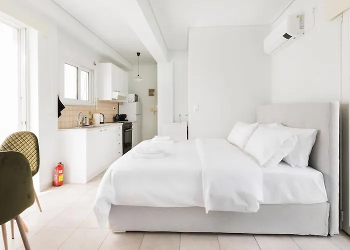 Adorable Sunny Studio With Private Balcony I