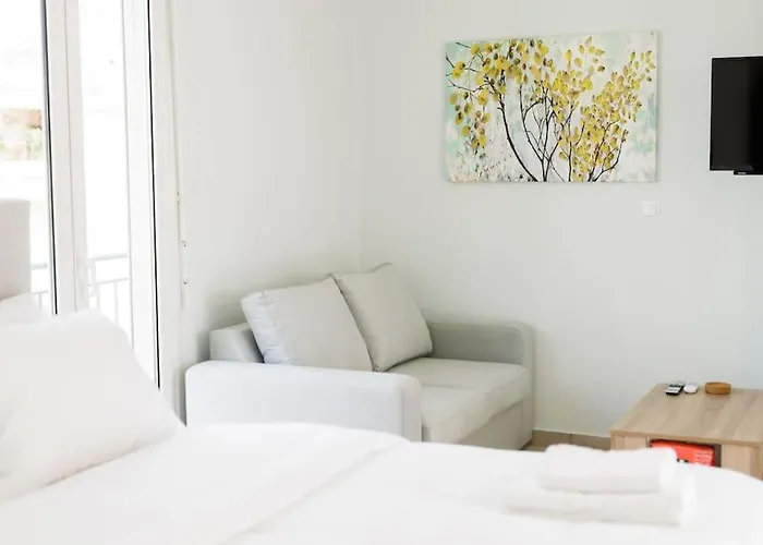Adorable Sunny Studio With Private Balcony I