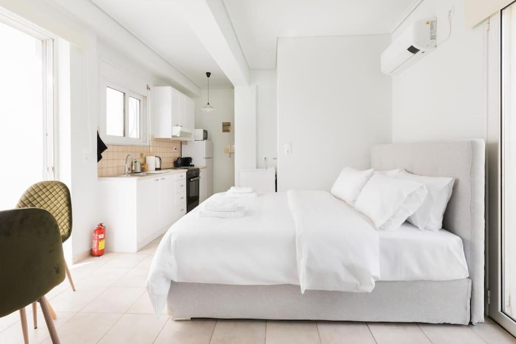 Adorable Sunny With Private Balcony I Appartement Athene